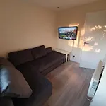 Luxurious Luton Town Center Flat With Free Parking